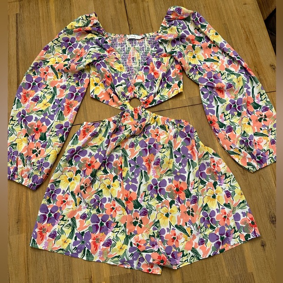 Cute floral romper - Picture 2 of 3